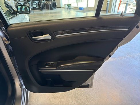 Used 2018 Chrysler 300 Limited AWD/4WD image 30