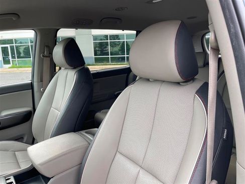 Used 2017 Kia Sedona LX w/ LX Essentials Premium Package FWD image 66