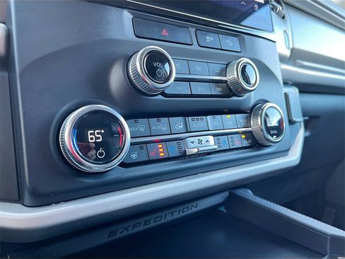 Used 2023 Ford Expedition Max XLT image 16