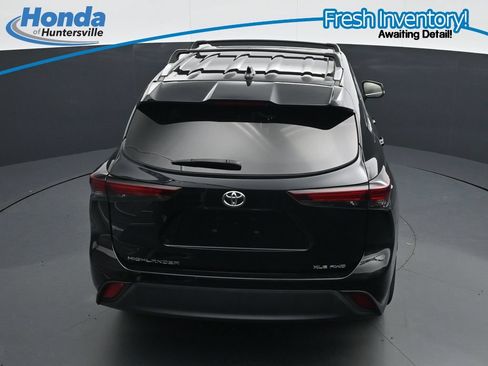 Used 2024 Toyota Highlander XLE AWD/4WD image 25