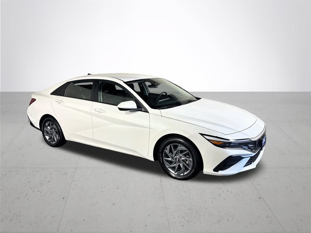 Used 2024 Hyundai Elantra SEL FWD image 4
