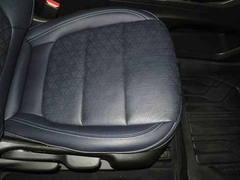 Used 2023 Chevrolet Bolt EUV LT w/ Convenience Package image 17