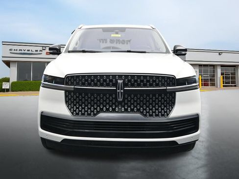 Used 2025 Lincoln Navigator Reserve AWD/4WD image 8
