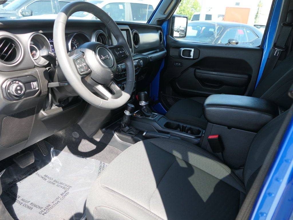 Certified 2023 Jeep Gladiator Sport AWD/4WD image 13