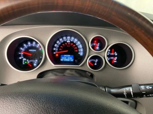Used 2011 Toyota Sequoia Platinum image 18