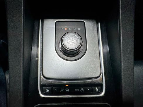 Used 2018 Jaguar F-PACE Premium image 24