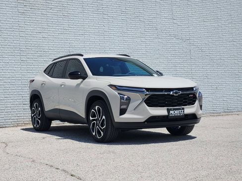 New 2026 Chevrolet Trax RS w/ Driver Confidence Package FWD image 2