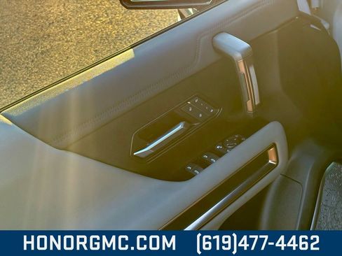 Used 2025 GMC Hummer EV 2X w/ Extreme Off-Road Package image 16