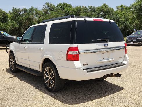 Used 2016 Ford Expedition XLT w/ Equipment Group 201A RWD image 3