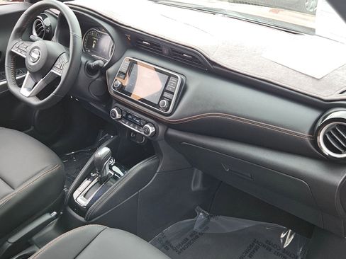 Used 2020 Nissan Kicks SR w/ SR Premium Package FWD image 25