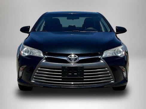 Used 2017 Toyota Camry LE image 3