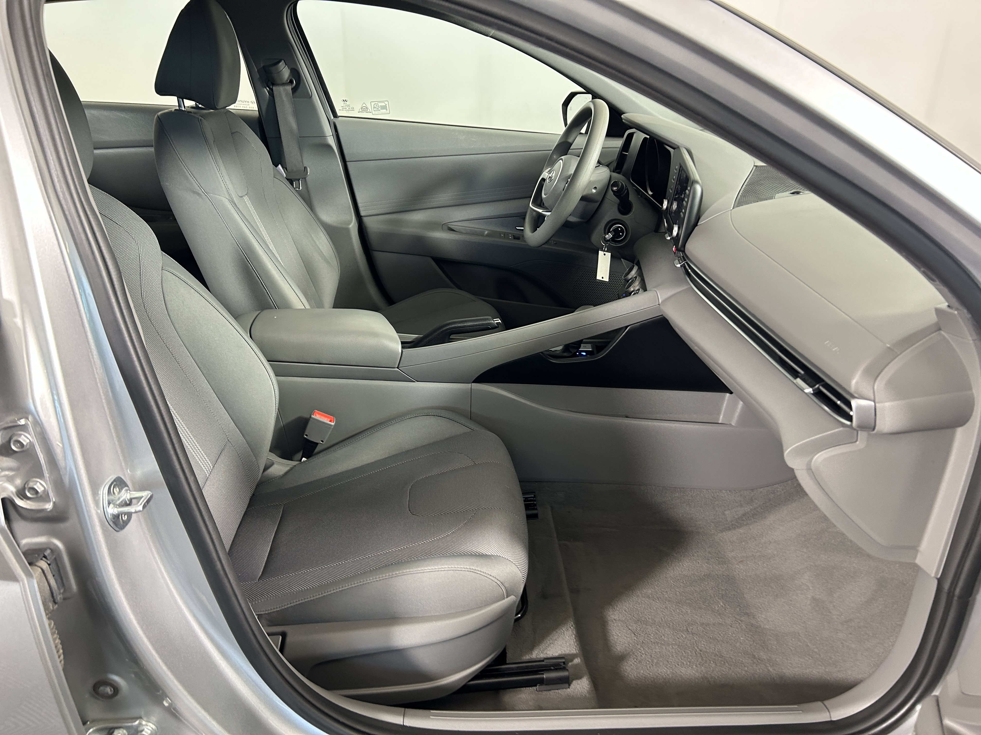 Used 2021 Hyundai Elantra SE FWD image 26