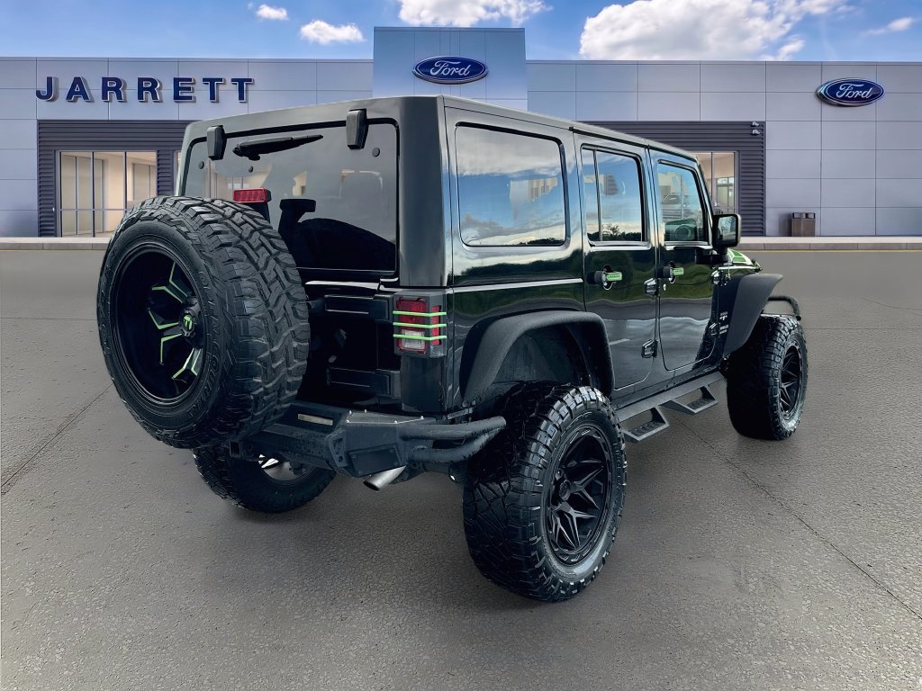 Used 2017 Jeep Wrangler Unlimited Sahara w/ Connectivity Group AWD/4WD image 7
