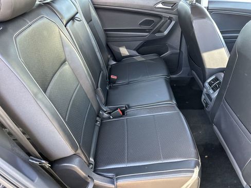 Used 2021 Volkswagen Tiguan SE FWD image 10