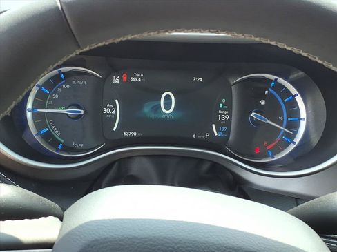 Used 2024 Chrysler Pacifica Limited FWD image 26