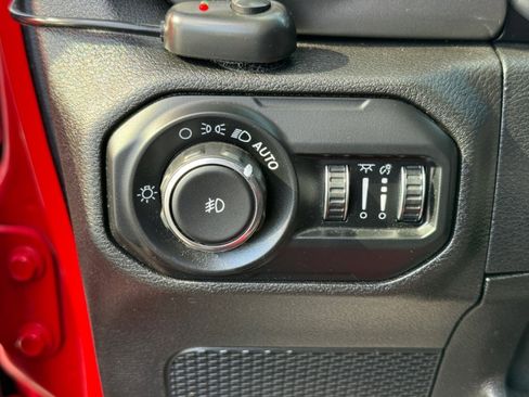Used 2021 Jeep Wrangler Unlimited Sahara w/ Uconnect 4C Nav & Sound Group AWD/4WD image 30