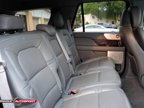 Used 2018 Lincoln Navigator Reserve w/ Technology Package AWD/4WD image 40