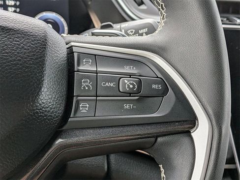 Used 2023 Jeep Grand Cherokee Altitude image 30