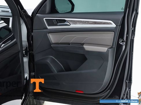 Used 2023 Volkswagen Atlas Cross Sport SE w/ Panoramic Sunroof Package FWD image 31