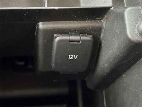 Used 2018 Ford Edge SE image 19