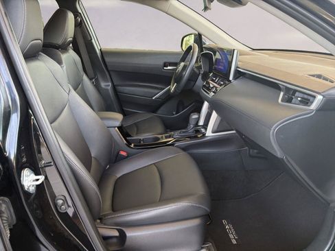 Used 2024 Toyota Corolla Cross XLE w/ Convenience Package FWD image 15