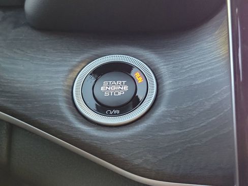 New 2025 Jeep Grand Cherokee L Limited w/ Luxury Tech Group II image 11