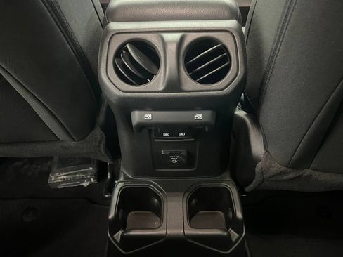 Used 2023 Jeep Wrangler Unlimited Rubicon AWD/4WD image 11