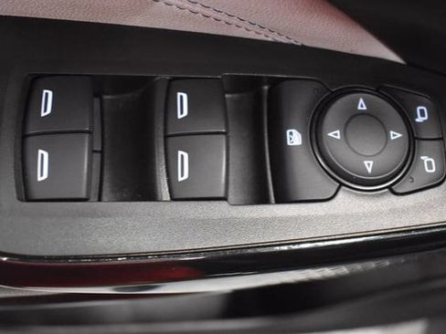 Used 2025 Chevrolet Trax LT w/ LT Convenience Package FWD image 21