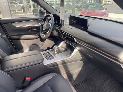 Certified 2025 MAZDA CX-70 Plug-In Hybrid w/ Premium Plus image 9