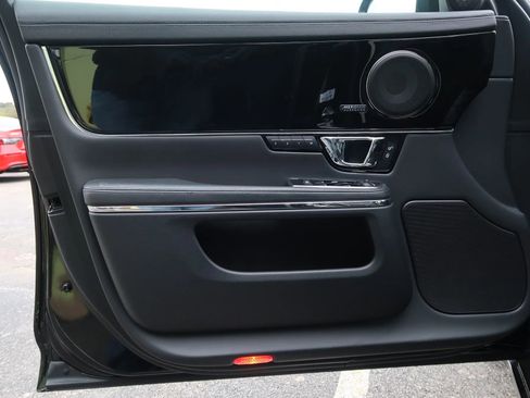 Used 2019 Jaguar XJ R-Sport image 47