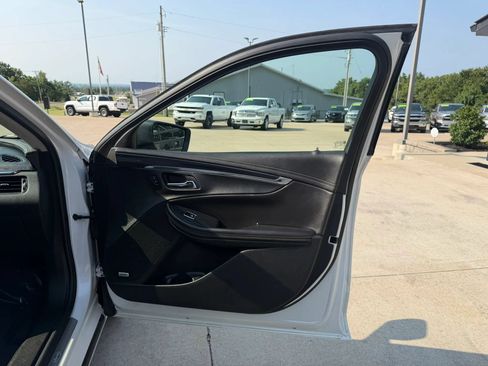 Used 2017 Chevrolet Impala Premier w/ Enhanced Convenience Package FWD image 47