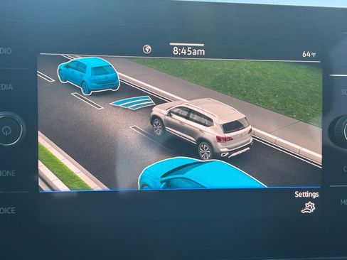 New 2026 Volkswagen Taos SE image 18