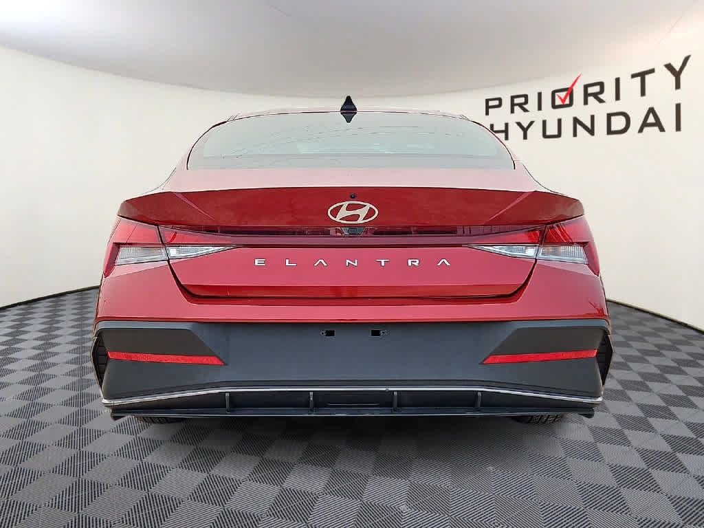 Used 2024 Hyundai Elantra SEL FWD image 5