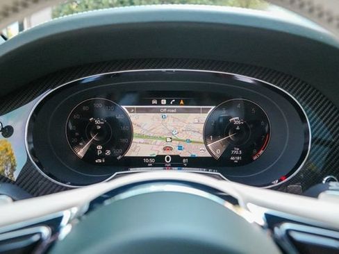 Used 2022 Bentley Bentayga AWD/4WD image 40