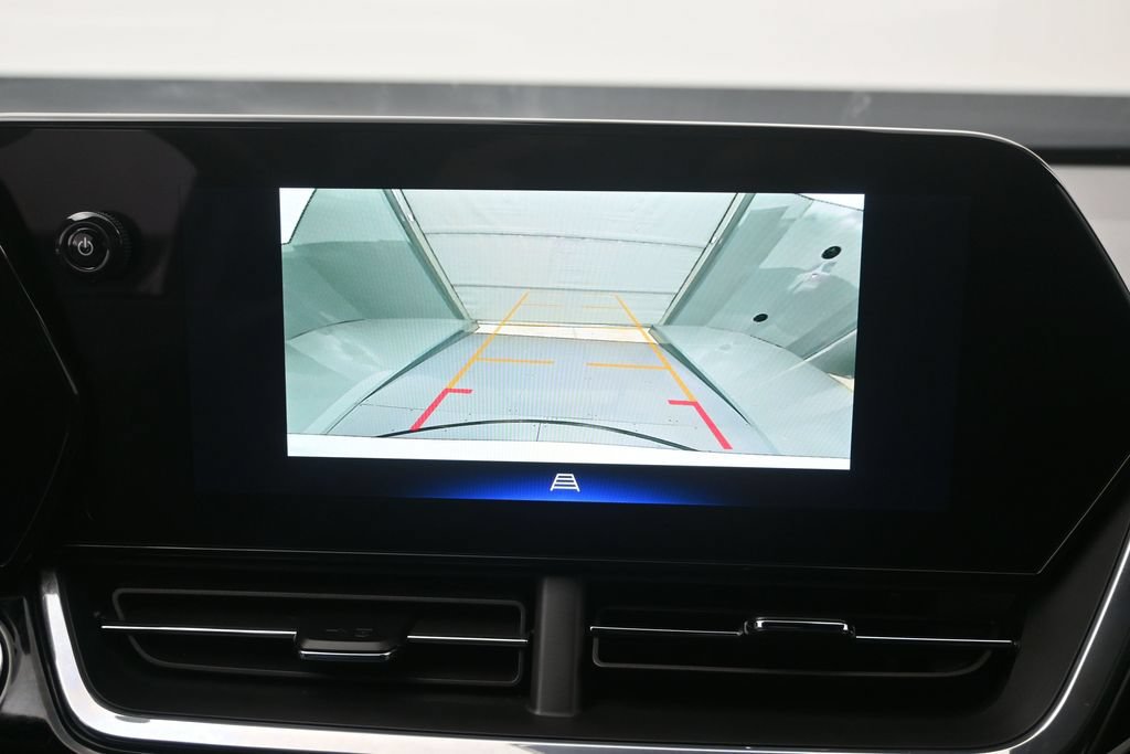 Used 2025 Chevrolet Trax RS FWD image 12