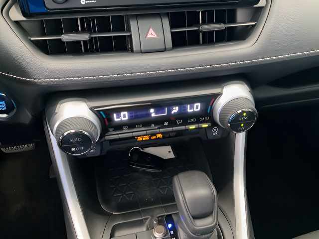 Used 2021 Toyota RAV4 XLE FWD image 18