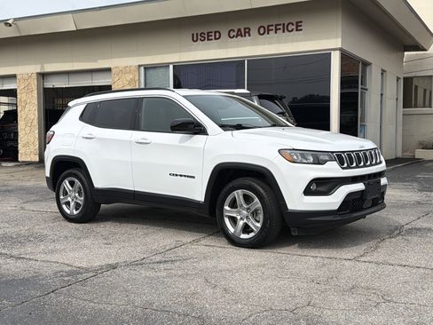 Used 2024 Jeep Compass Latitude AWD/4WD image 1