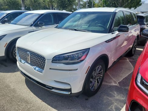 Certified 2024 Lincoln Aviator 2WD image 2