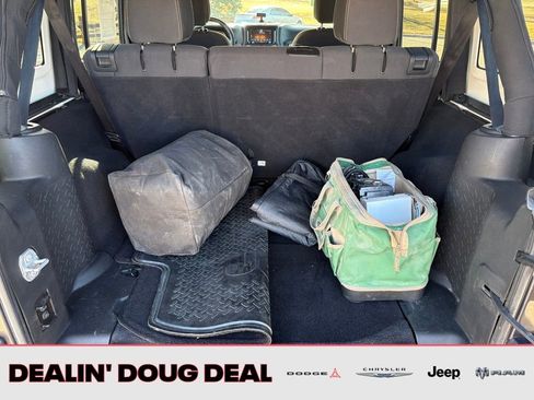 Used 2018 Jeep Wrangler Unlimited Sahara image 25