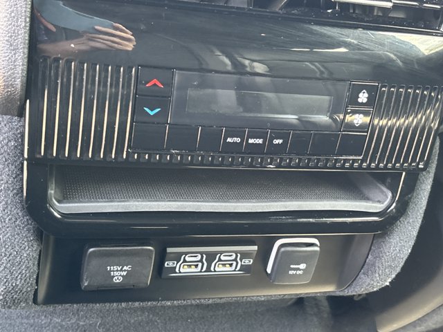 Used 2024 Jeep Wagoneer Series II w/ Flexible Seating Group RWD image 19