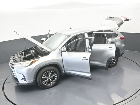 Used 2019 Toyota Highlander LE FWD image 62