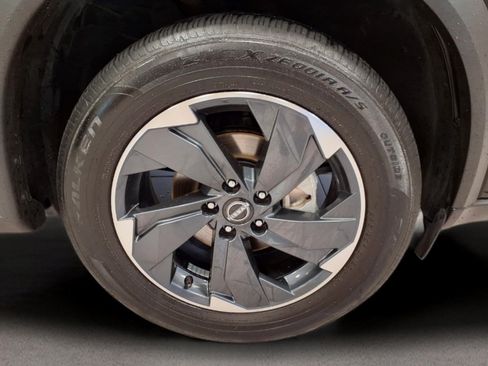 Used 2025 Nissan Rogue SV FWD image 8