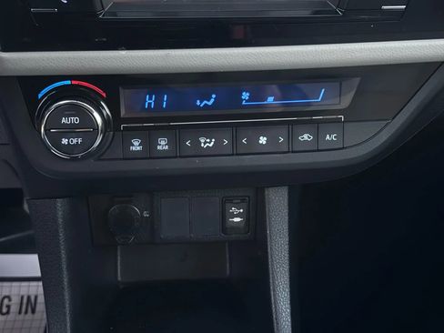 Used 2016 Toyota Corolla LE image 29
