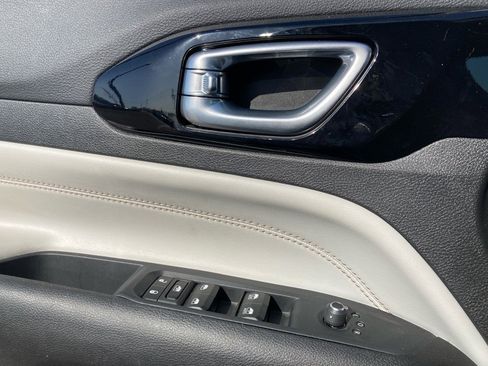 Used 2025 Jeep Compass Limited image 13