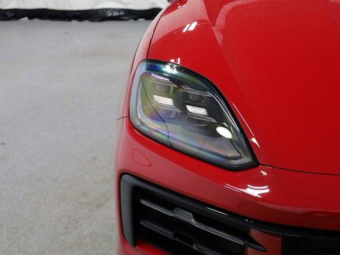 Used 2025 Porsche Cayenne Coupe AWD/4WD image 15