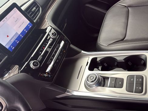 Used 2022 Ford Explorer Limited w/ Equipment Group 301A image 20