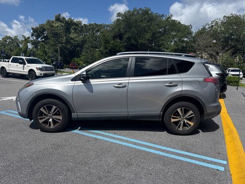 Used 2018 Toyota RAV4 XLE FWD image 9