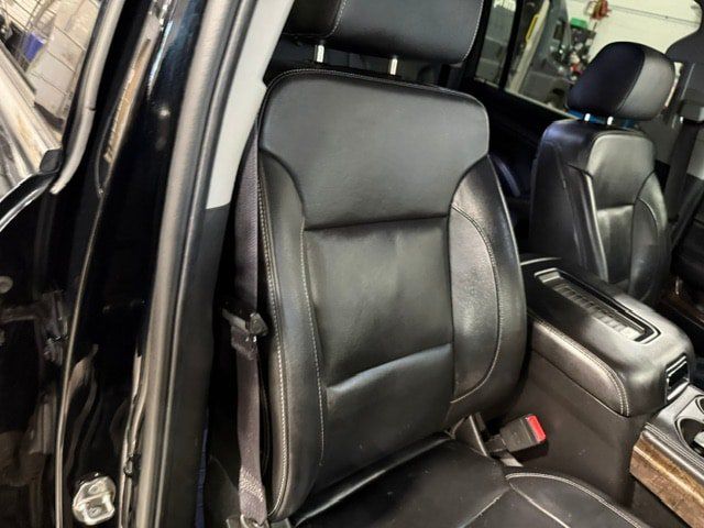 Used 2016 Chevrolet Suburban LT w/ Luxury Package AWD/4WD image 13