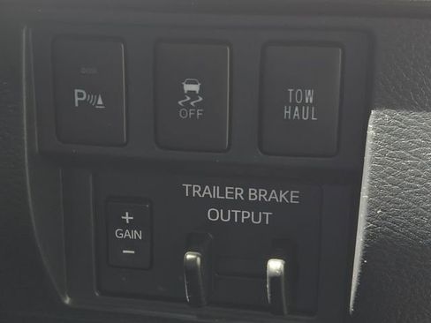 Used 2019 Toyota Tundra SR5 w/ Convenience Package AWD/4WD image 23