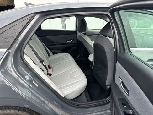 Used 2025 Hyundai Elantra Limited FWD image 19